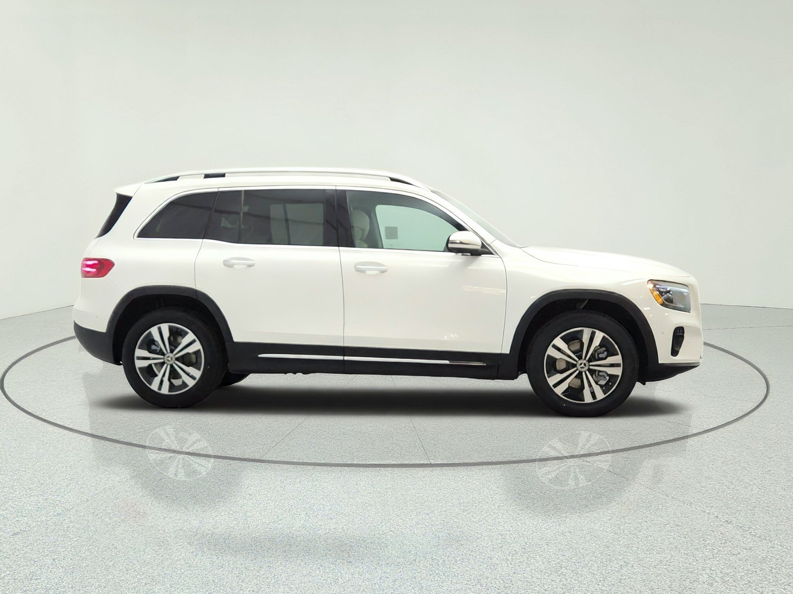 New 2026 Polar White Mercedes-Benz GLB 250 SUV image 4
