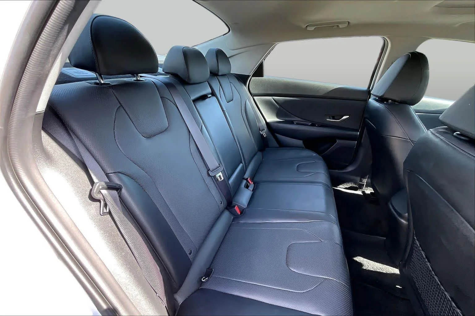 Used 2023 Lunar White Hyundai Limited image 18