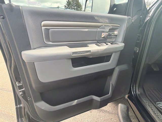 Used 2015 Brilliant Black Crystal Pearlcoat Ram Outdoorsman image 17