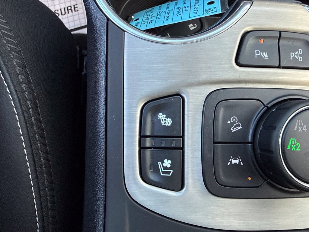 Used 2024 White GMC Denali image 36