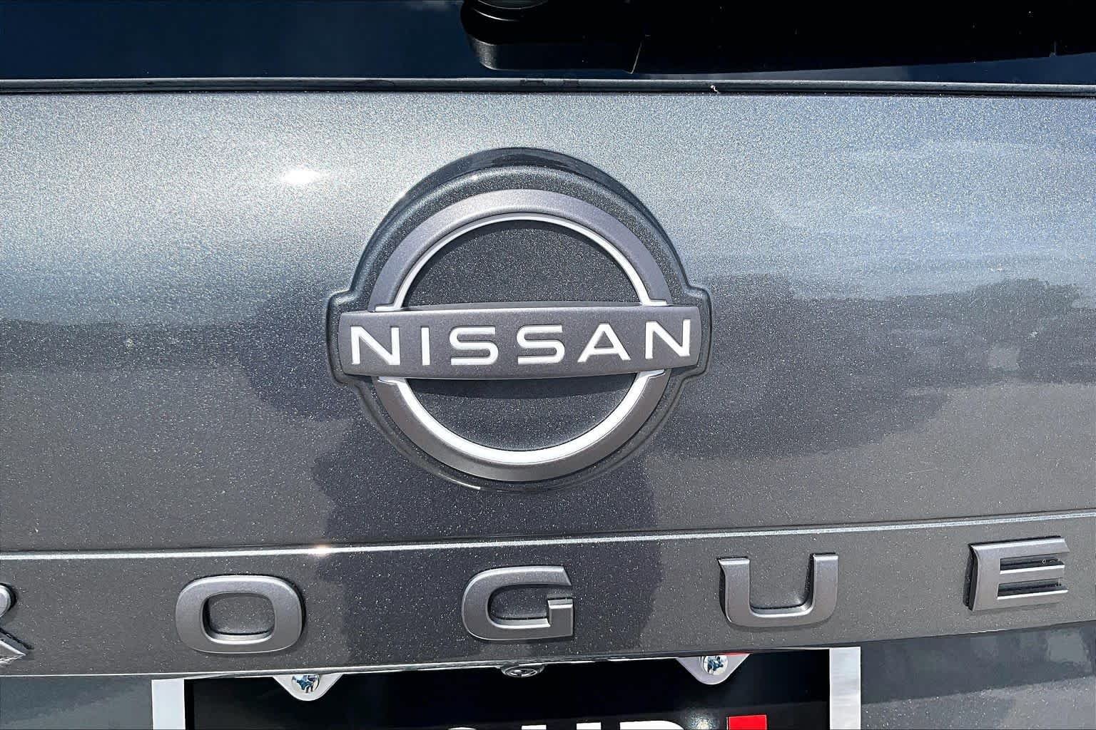 New 2027 Gun Metallic Nissan SV image 15
