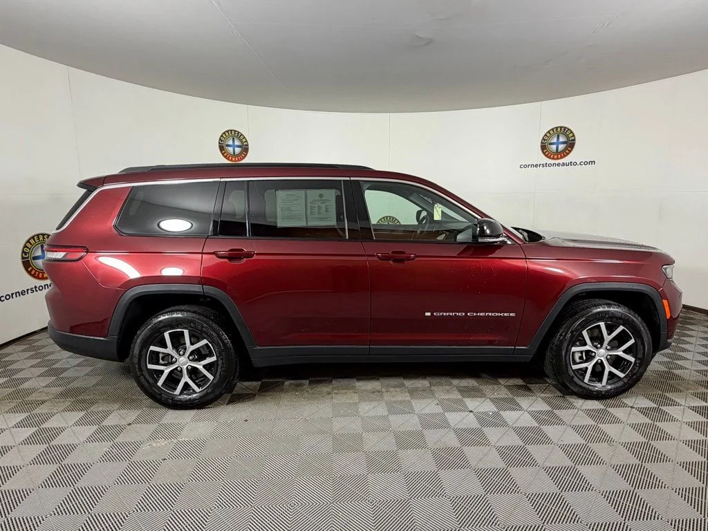 Used 2024 Velvet Red Pearlcoat Jeep Limited image 19