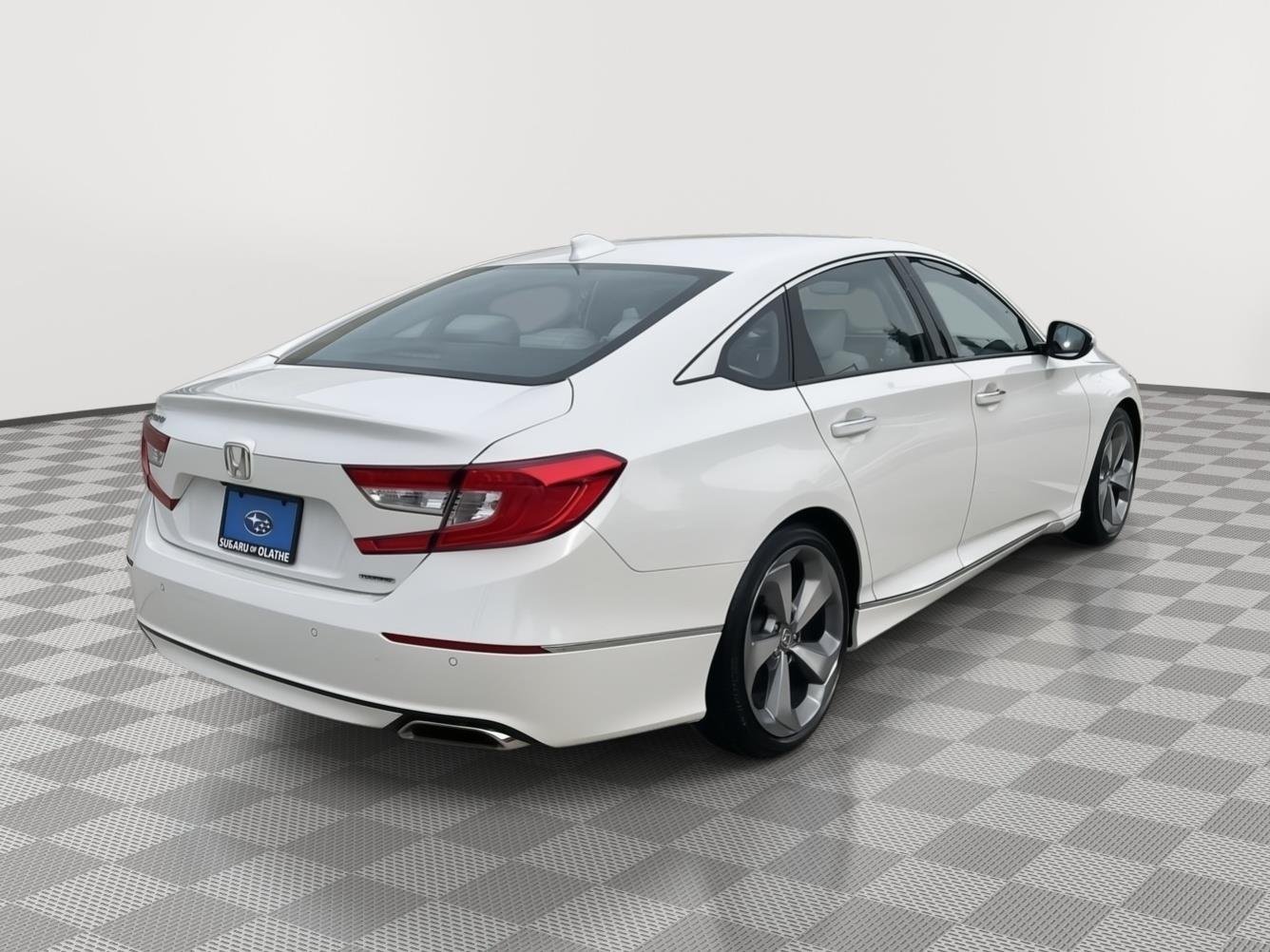 Used 2018 Champagne Frost Pearl Honda Touring 1.5T image 13