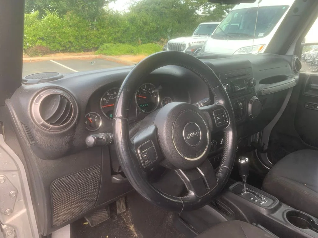 Used 2018 Billet Silver Metallic Clearcoat Jeep Unlimited Sport image 9