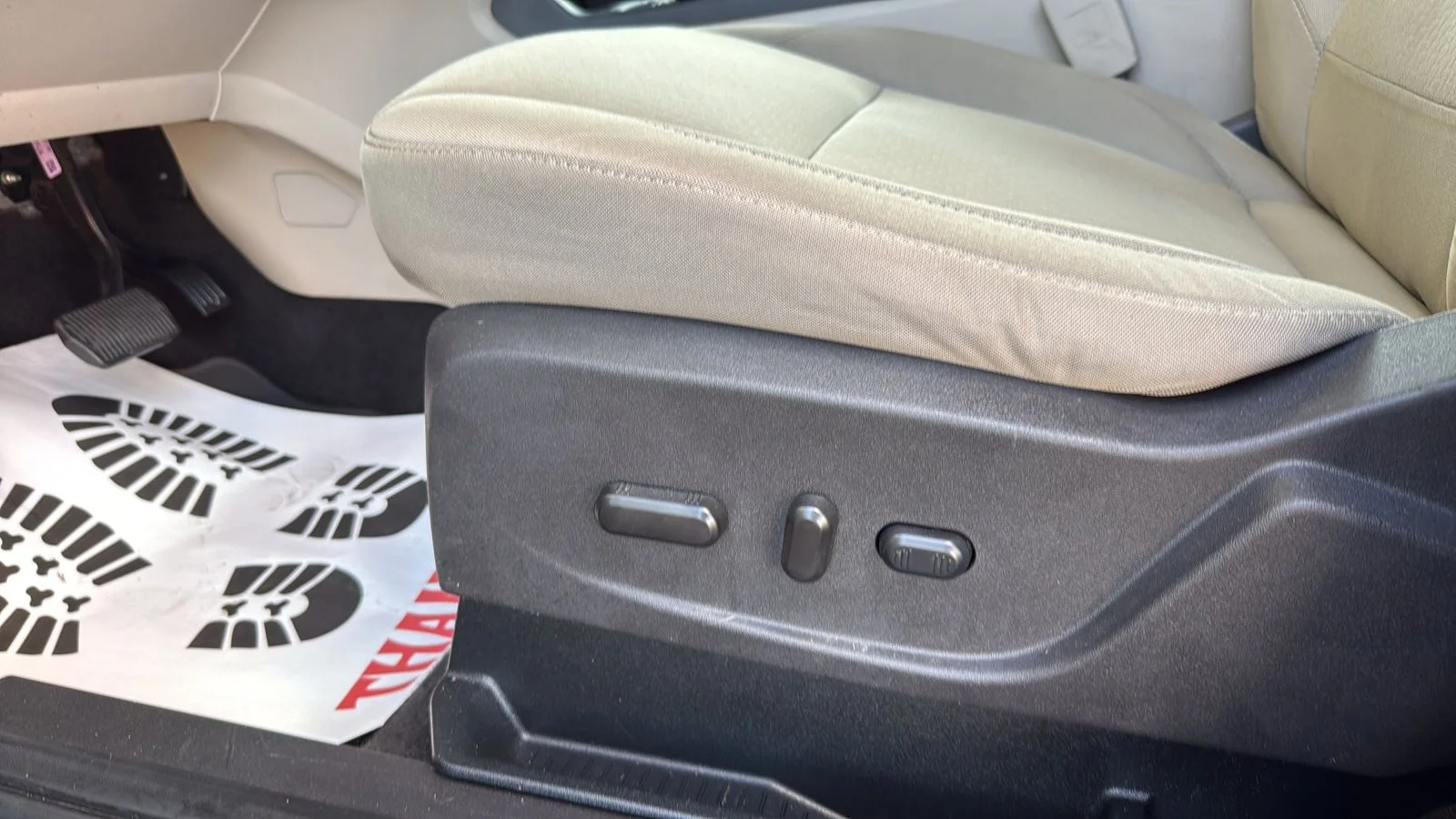 Used 2018 Blue Ford SE image 10