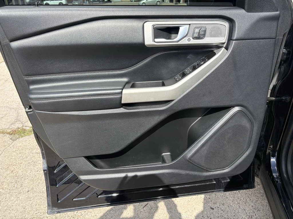 Used 2022 Black Metallic Ford Limited image 10
