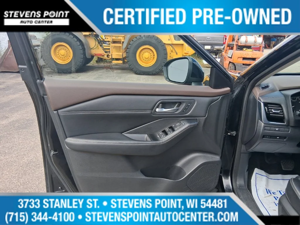 Used 2023 Super Black Nissan SL image 15