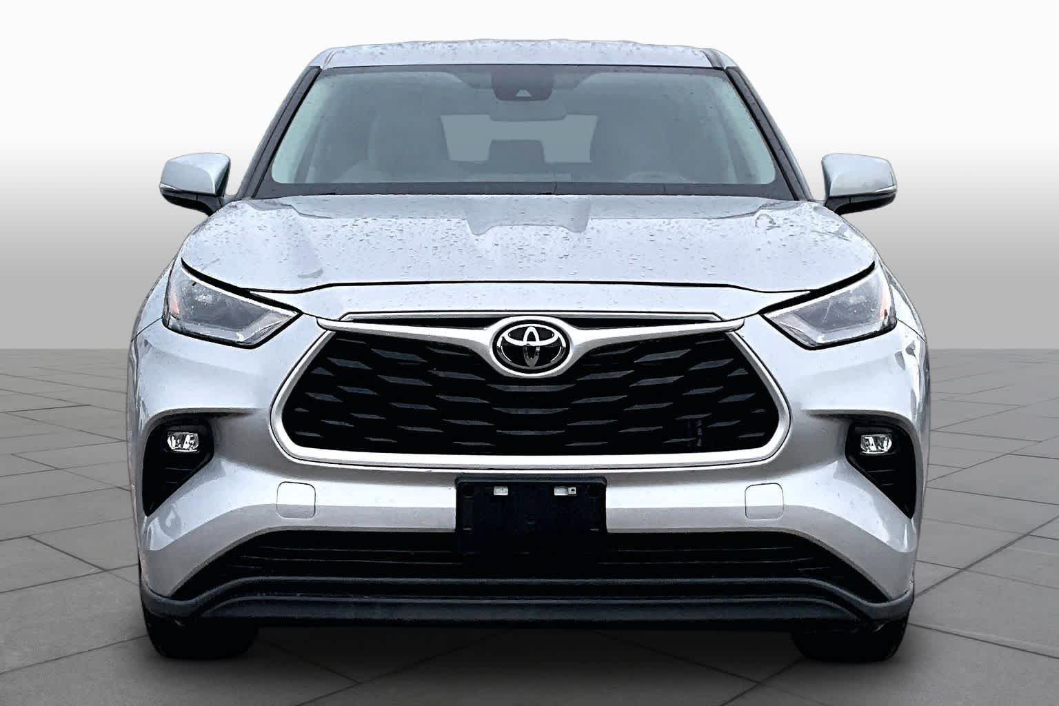 Used 2022 Celestial Silver Metallic Toyota LE image 4