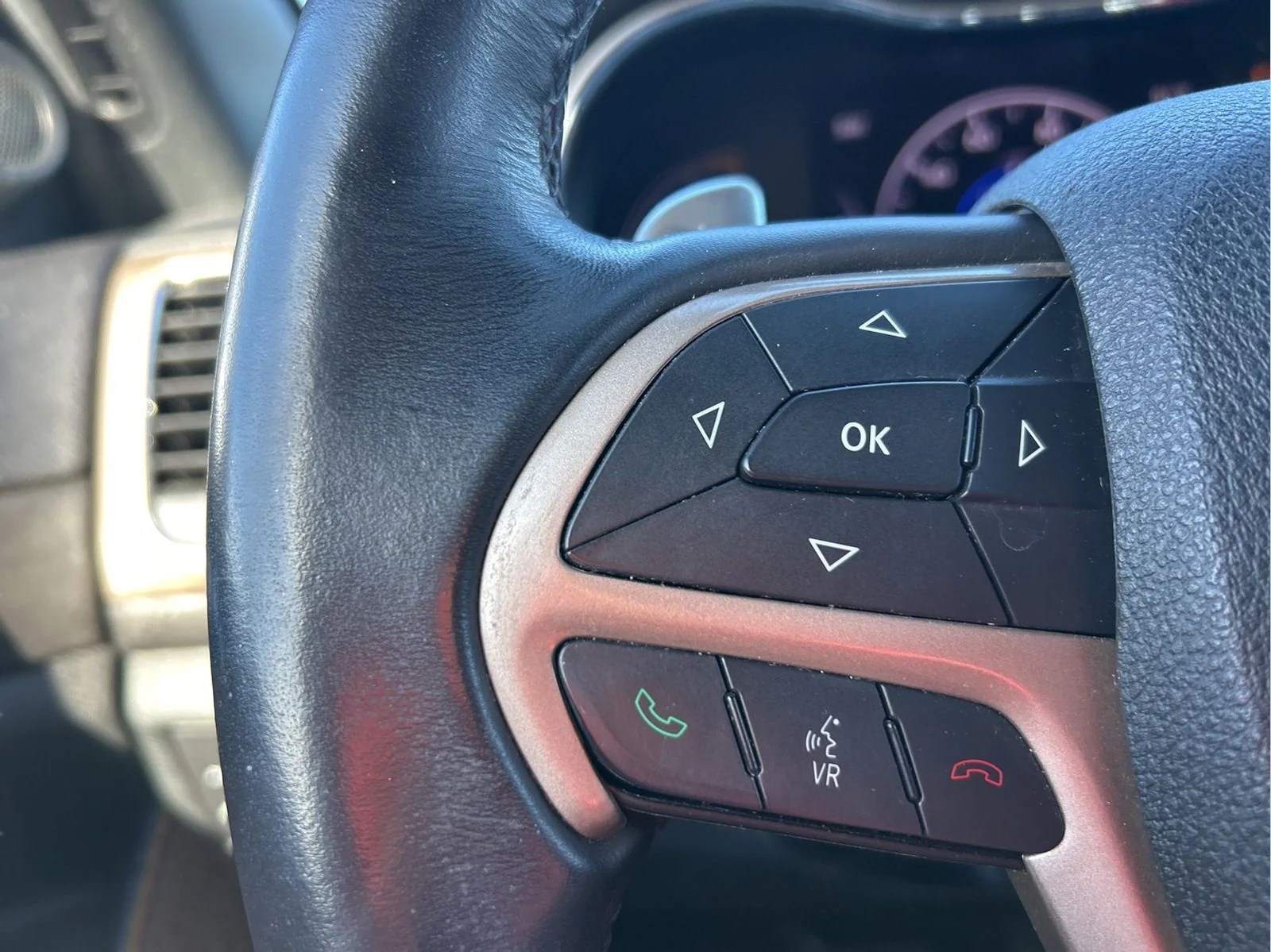 Used 2016 Brilliant Black Crystal Pearlcoat Jeep Laredo image 15
