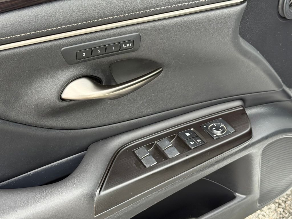 Used 2019 White Lexus 350 image 20