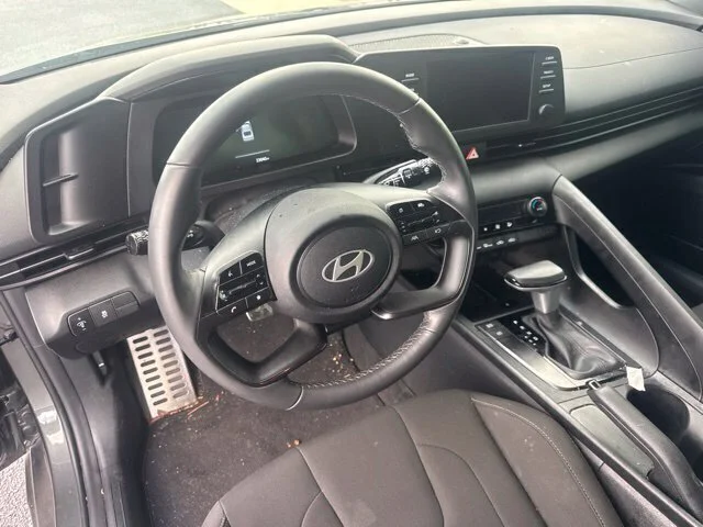 Used 2025 Gray Hyundai SEL Sport image 14