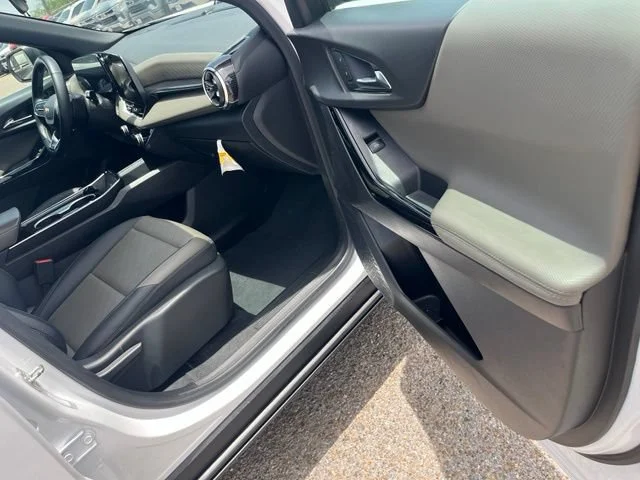 Used 2025 Summit White Chevrolet LT image 21