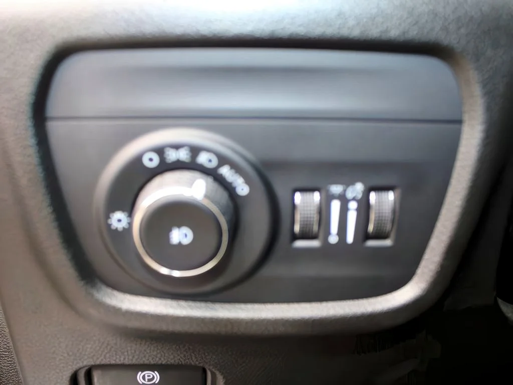 Used 2022 Bright White Clearcoat Jeep Overland image 18