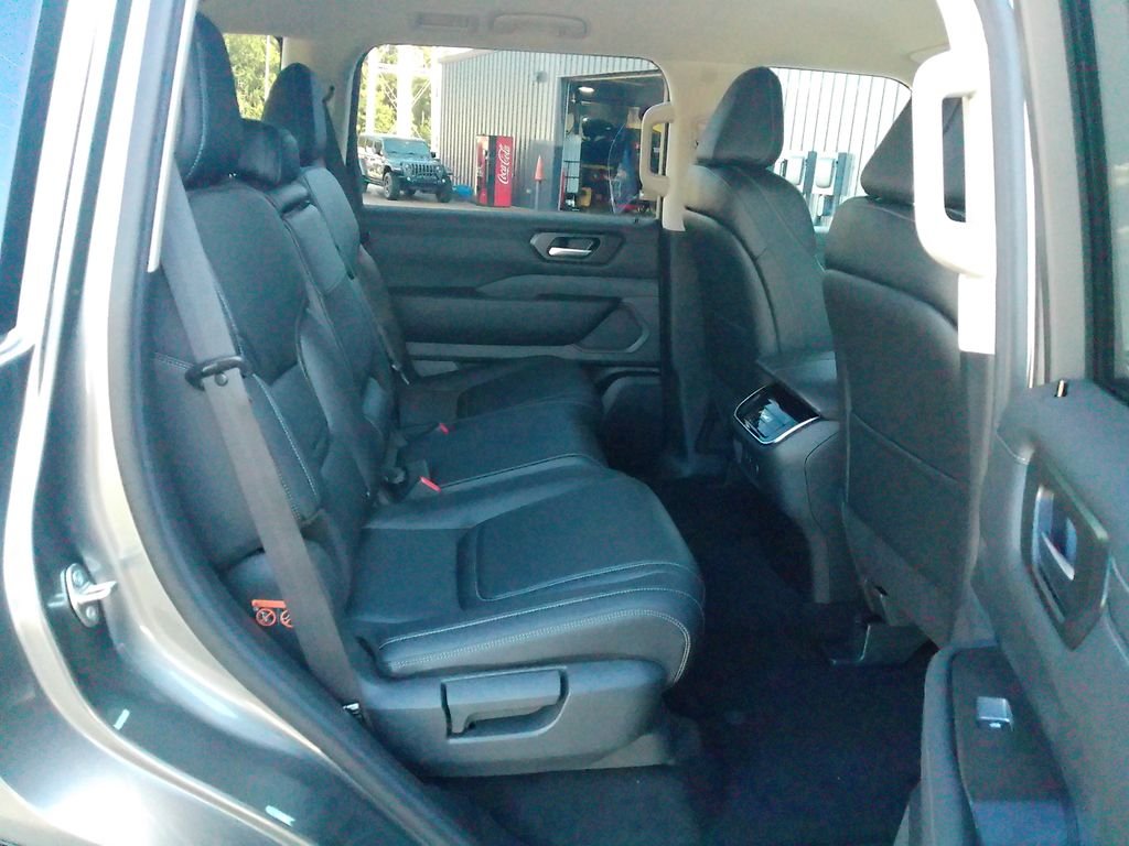 2026 Nissan Armada SV - Photo 18