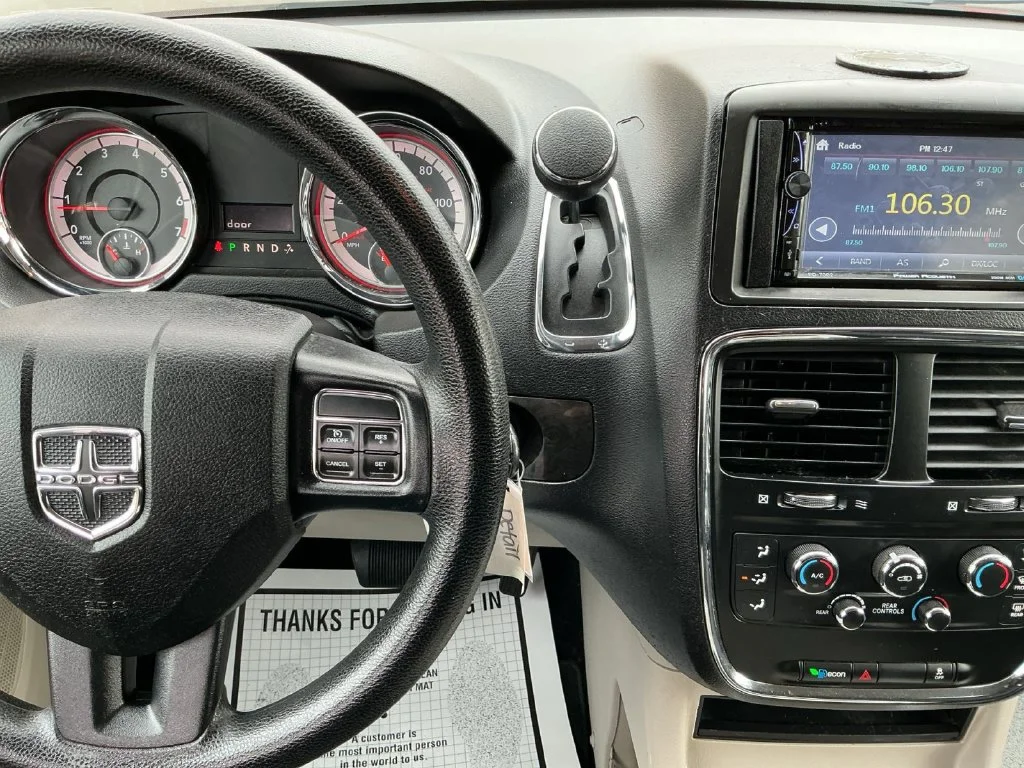 Used 2014 Red Dodge SXT image 22