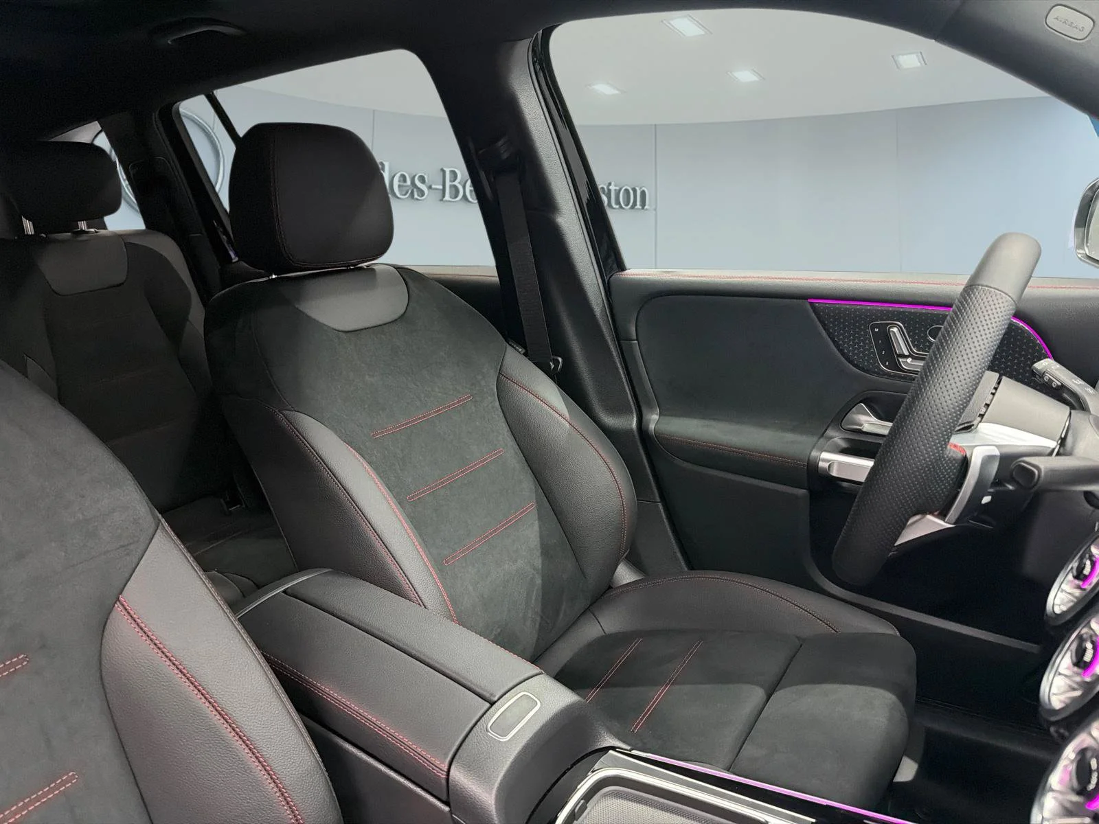 Used 2026 Black Mercedes-Benz GLB 250 image 3