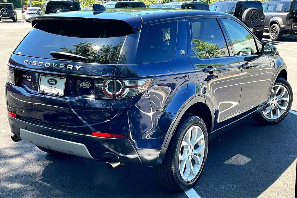 Used 2019 Loire Blue Metallic Land Rover HSE image 2