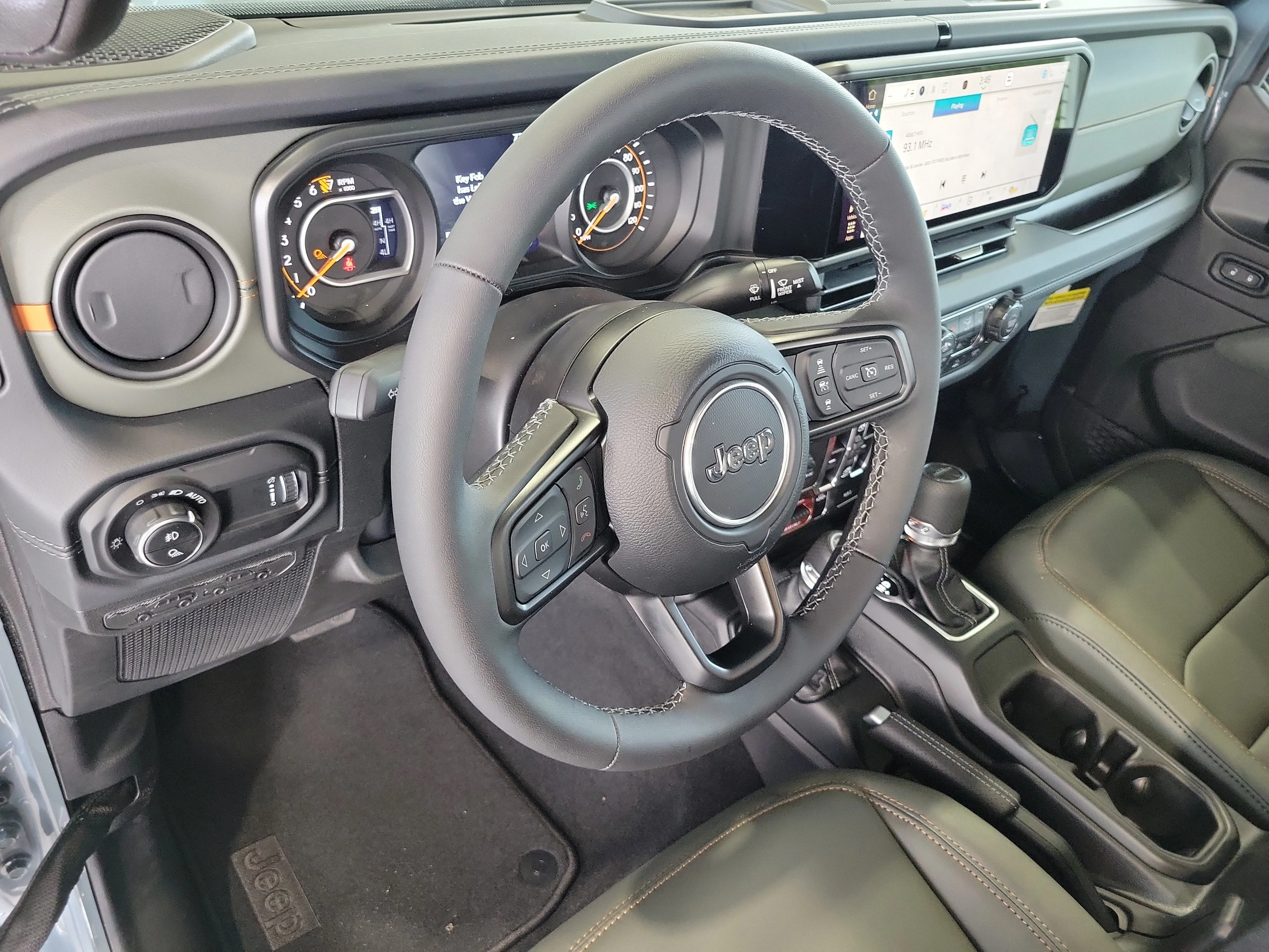 New 2025 Anvil Clear-Coat Exterior Paint Jeep Mojave X image 15