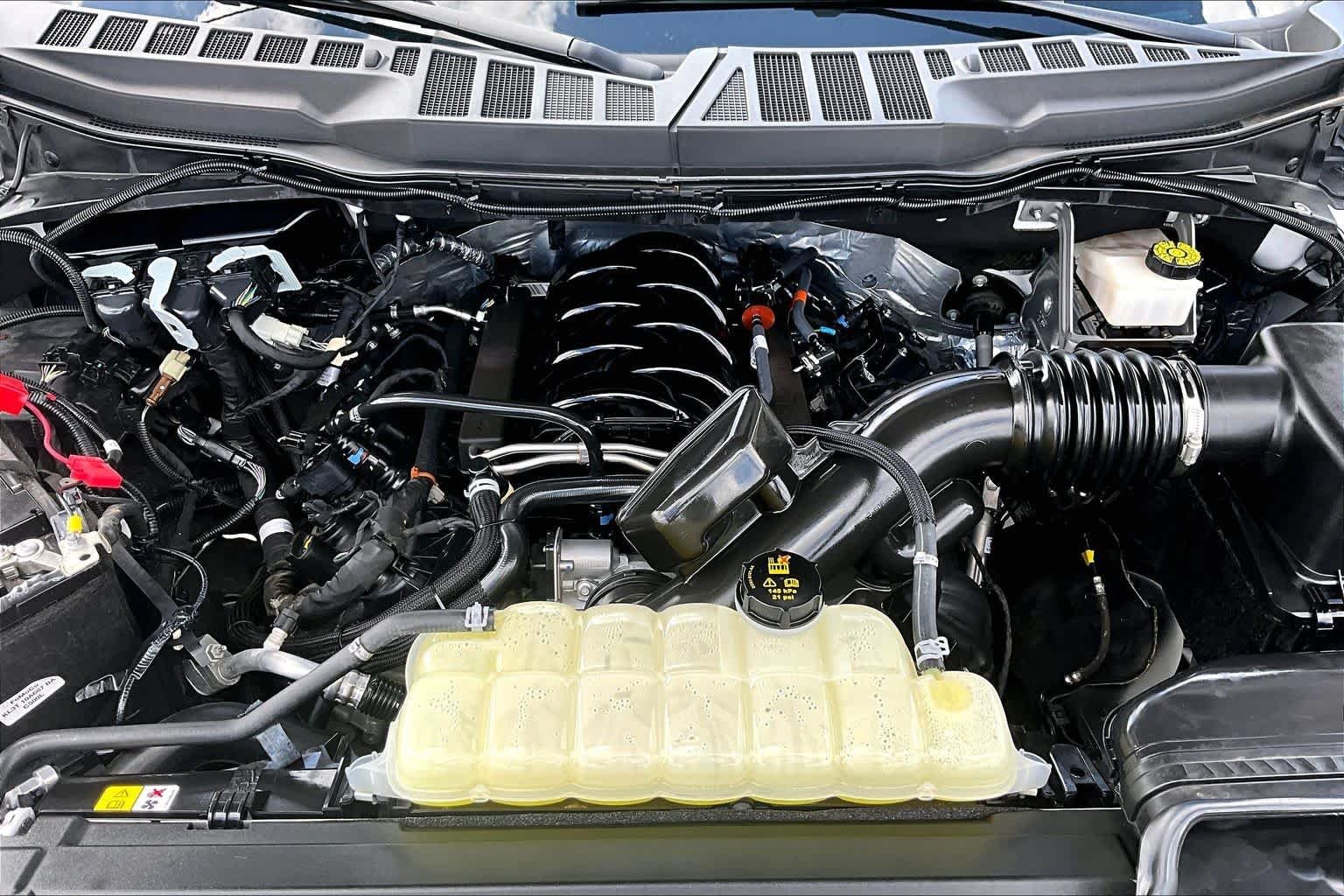 Used 2024 Oxford White Ford LARIAT image 32