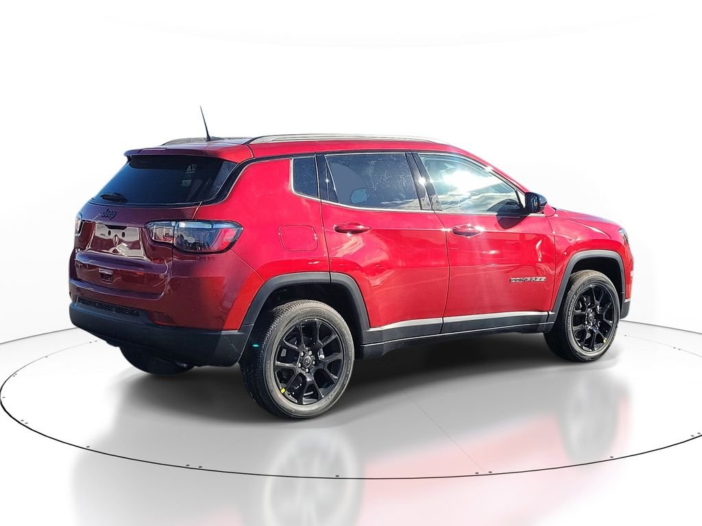 New 2026 Red Hot Pearlcoat Jeep Latitude image 4