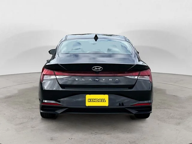 Used 2023 Phantom Black Hyundai SEL image 4