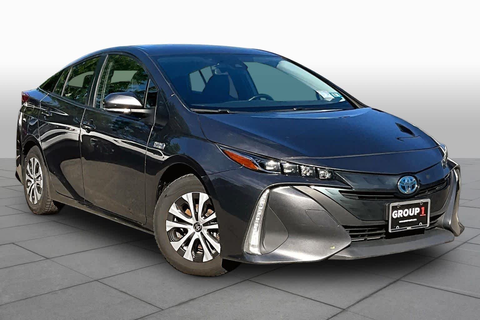 Certified Used 2022 Magnetic Gray Metallic Toyota XLE image 3