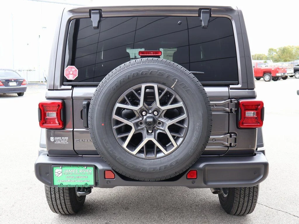 2026 Jeep Wrangler 4-Door Sahara - Photo 4
