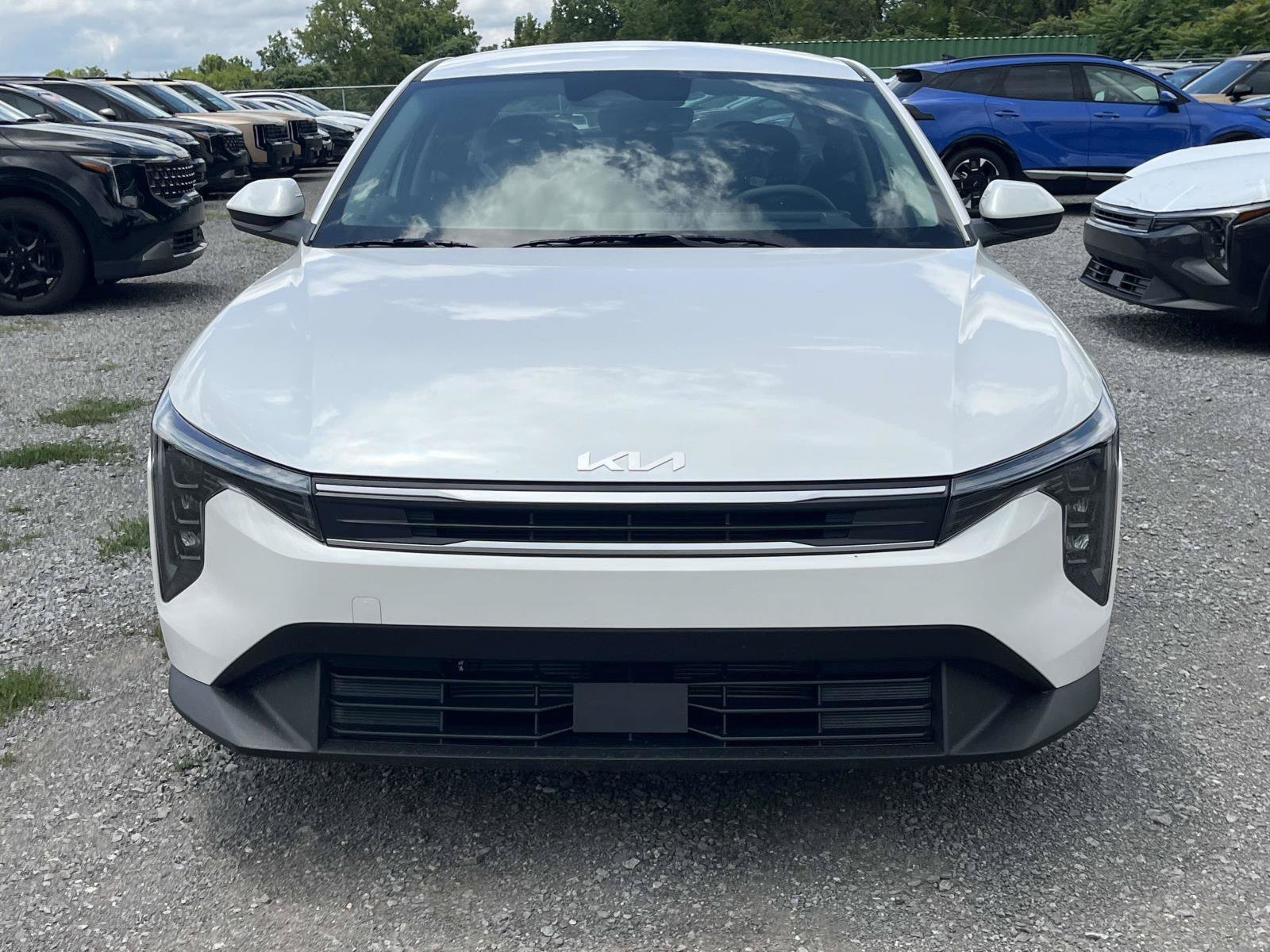 New 2026 Snow White Pearl Kia LXS image 2