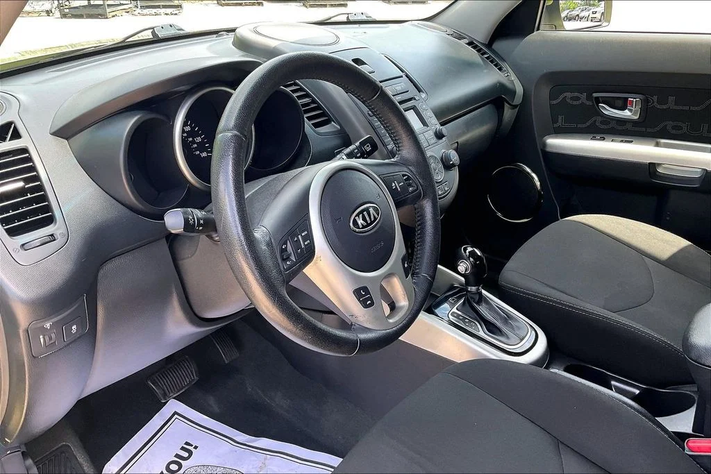 Used 2012 Green Kia Plus image 14