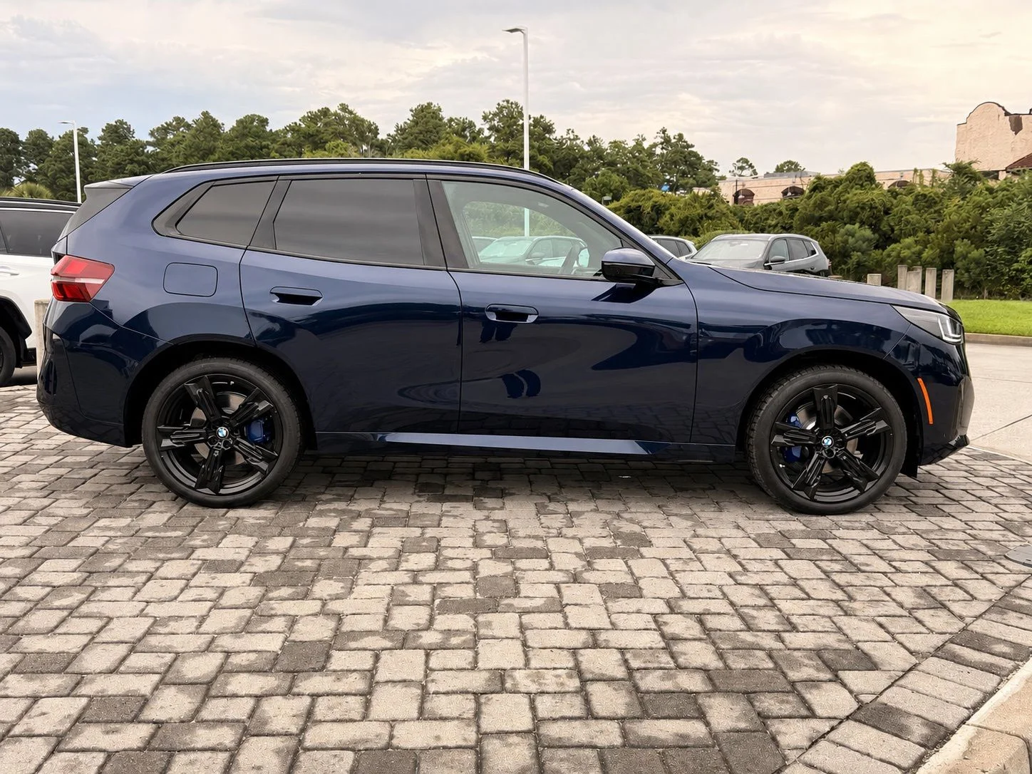 New 2026 Tanzanite Blue II Metallic BMW 30 xDrive image 8