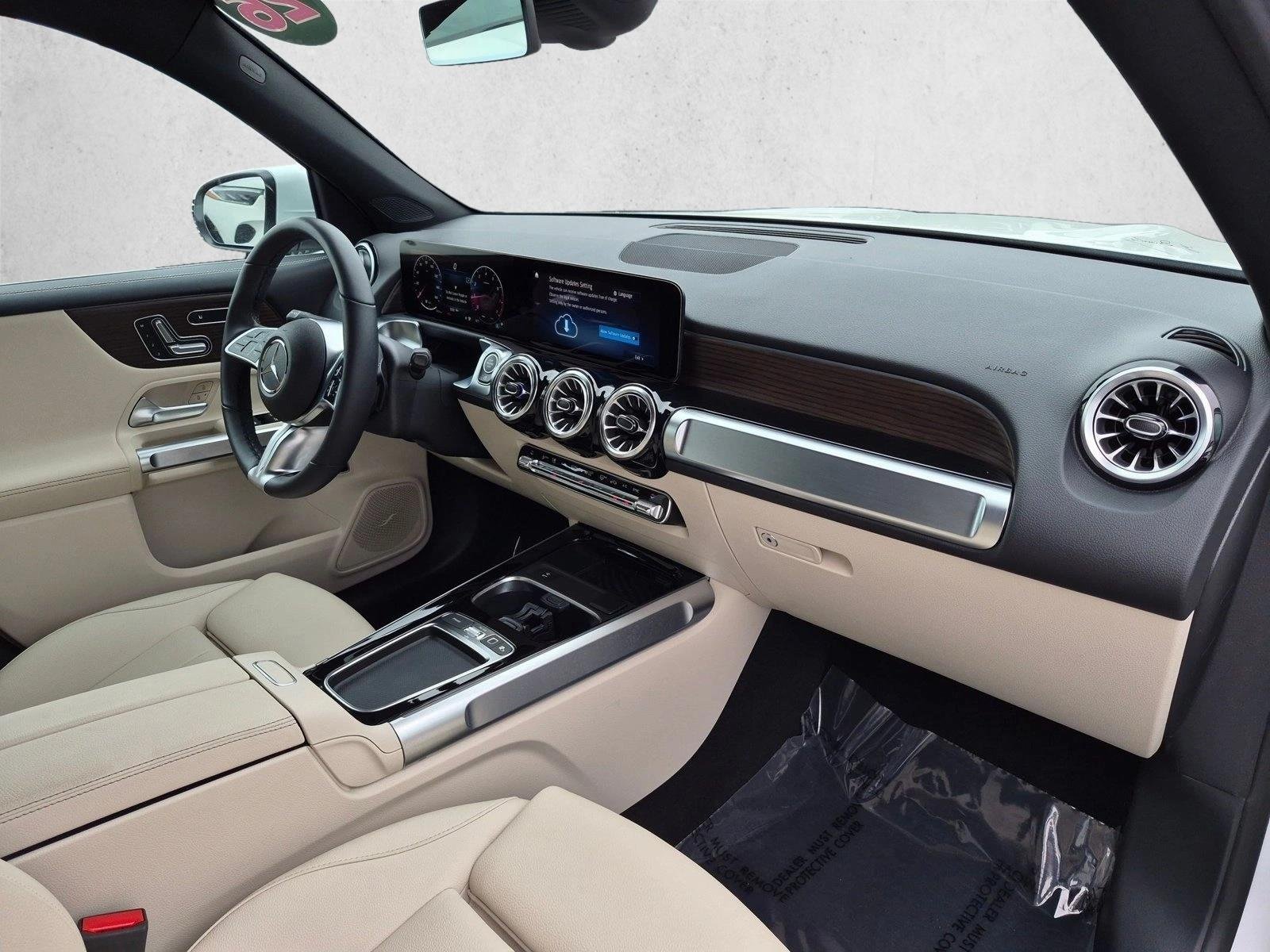Certified Used 2026 Polar White Mercedes-Benz GLB 250 image 22