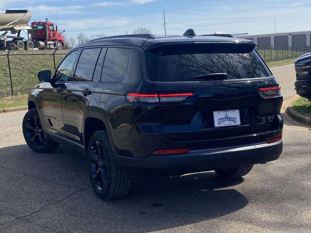 New 2026 Diamond Black Crystal Pearl-Coat Exterior Paint Jeep Limited image 34