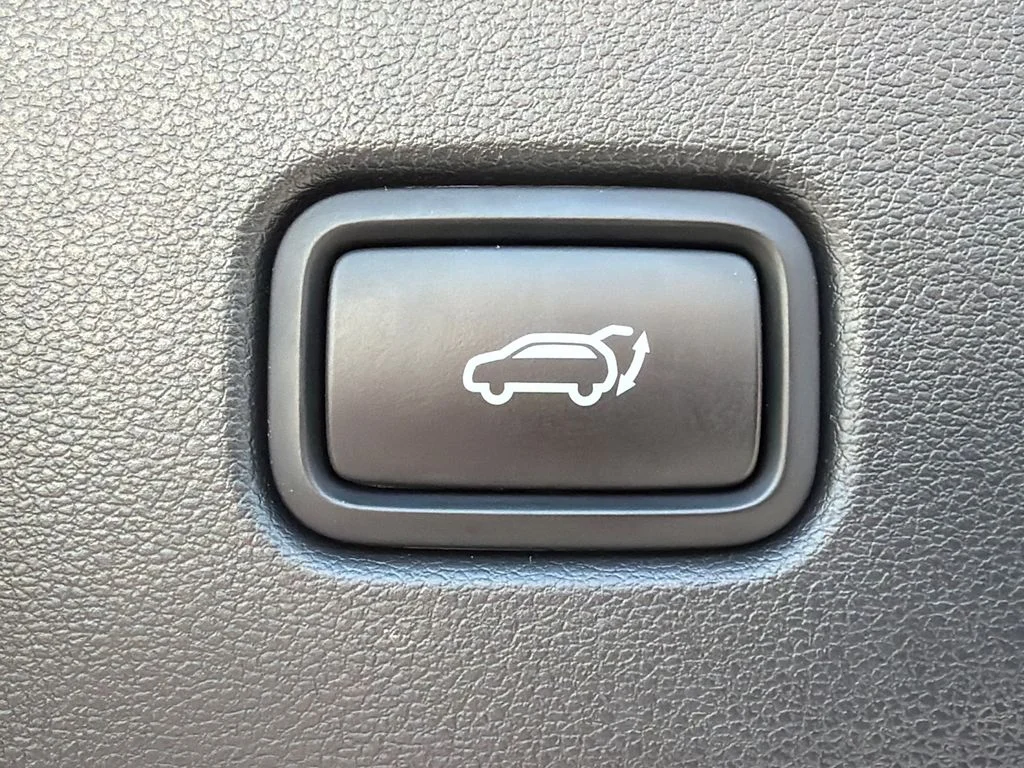 Used 2023 Black Hyundai SEL image 19