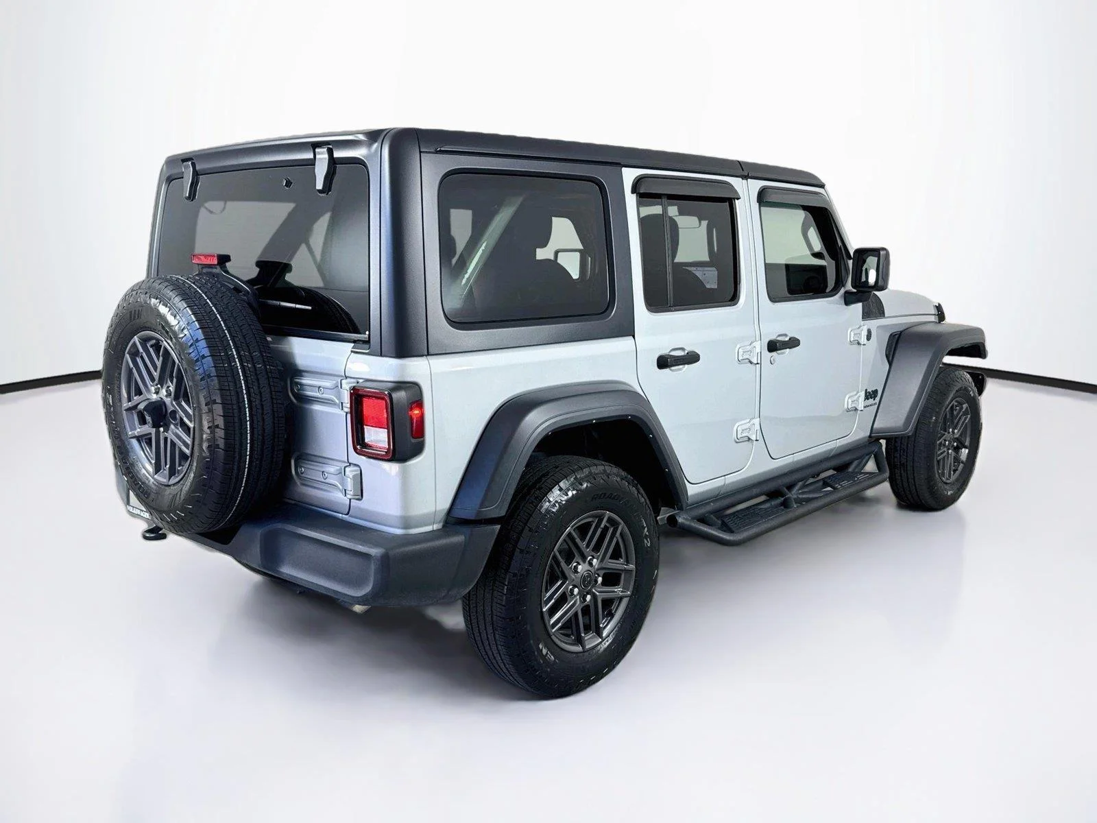 Used 2024 Silver Zynith Clearcoat Jeep Sport S image 7