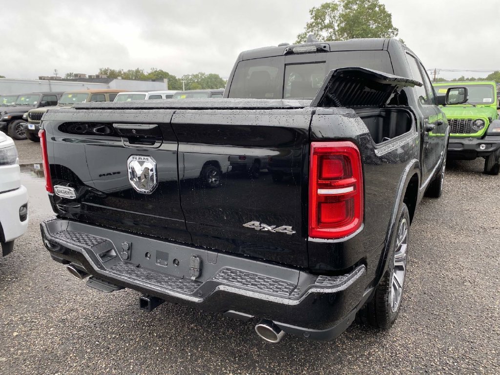 New 2027 Diamond Black Crystal Pearl-Coat Exterior Paint RAM Tungsten image 4