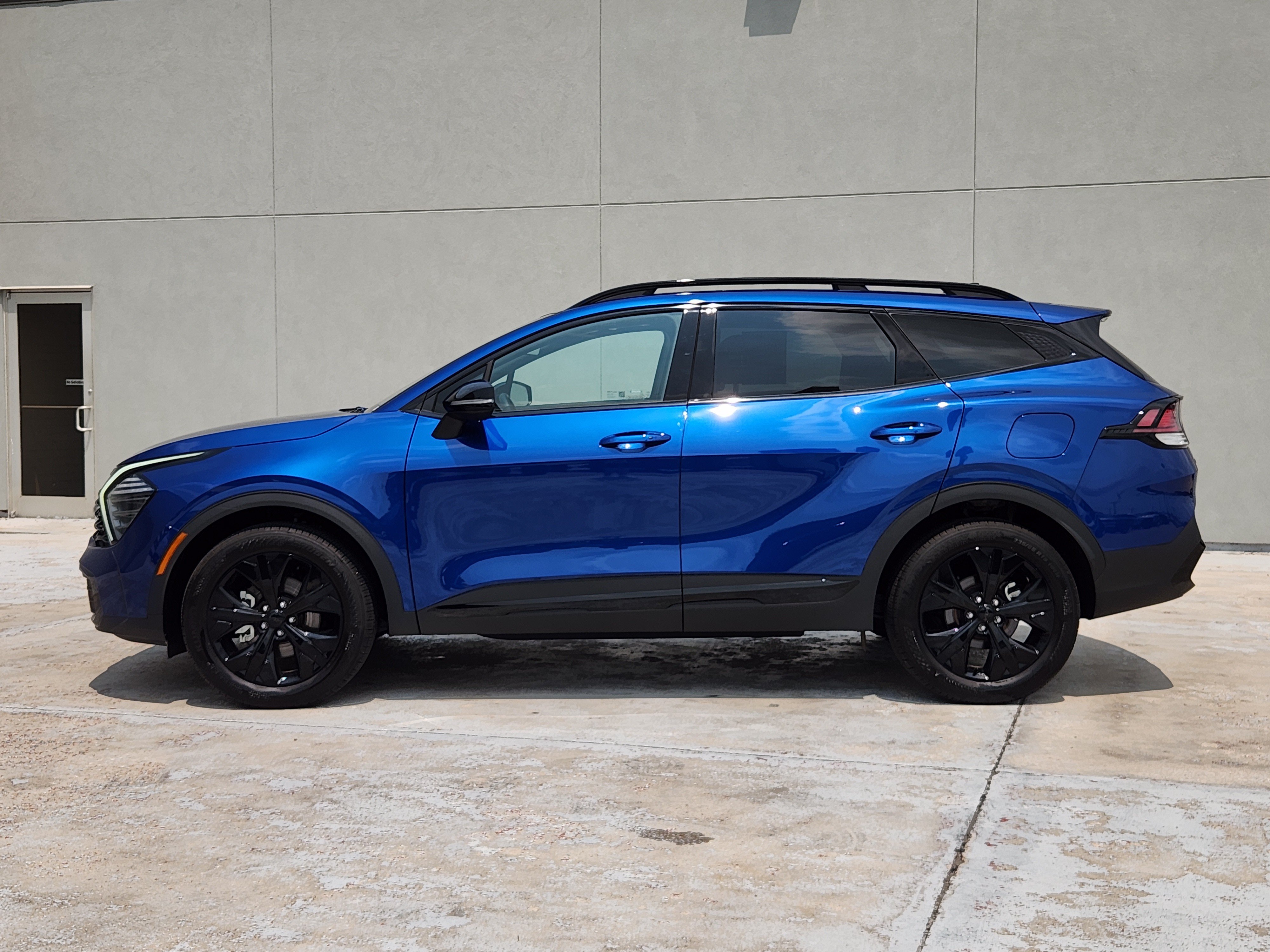 Used 2025 Sapphire Blue Kia X-Line image 5