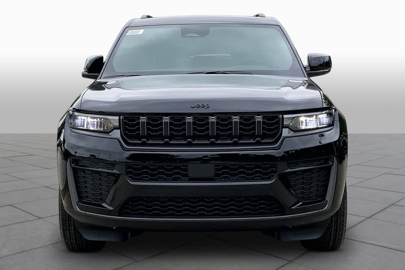 New 2026 Diamond Black Crystal Pearlcoat Jeep Laredo Altitude image 3