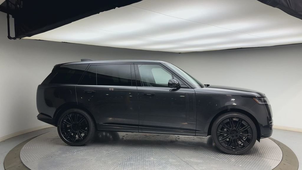 New 2026 Carpathian Gray Premium Metallic Land Rover SE image 9
