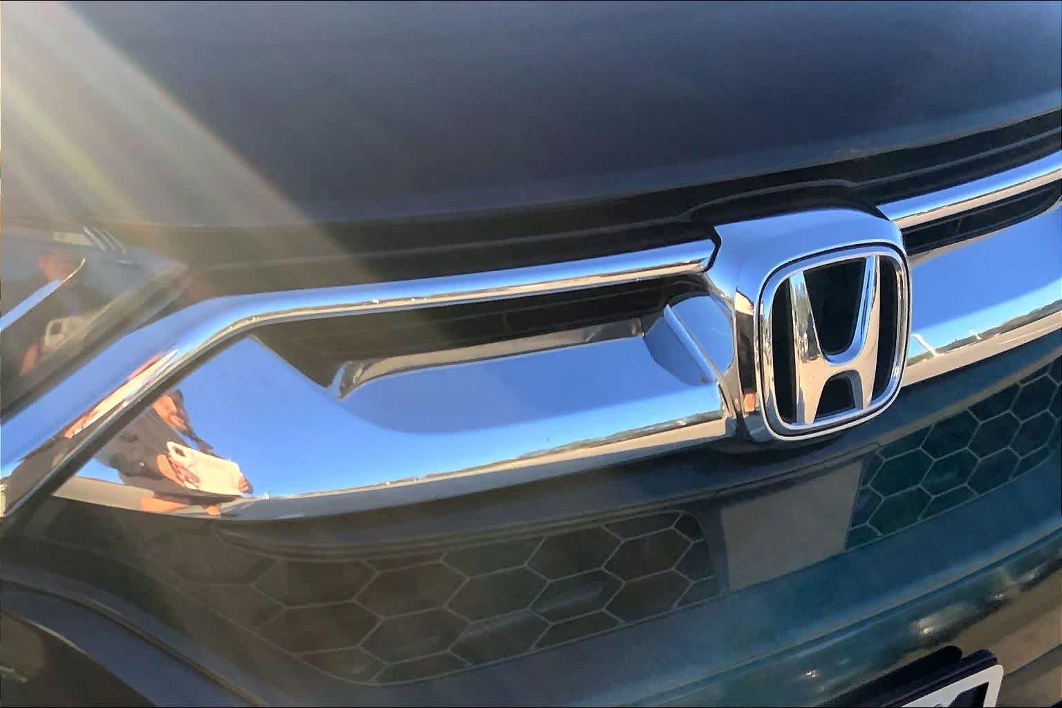 Used 2018 Crystal Black Pearl Honda EX-L image 29