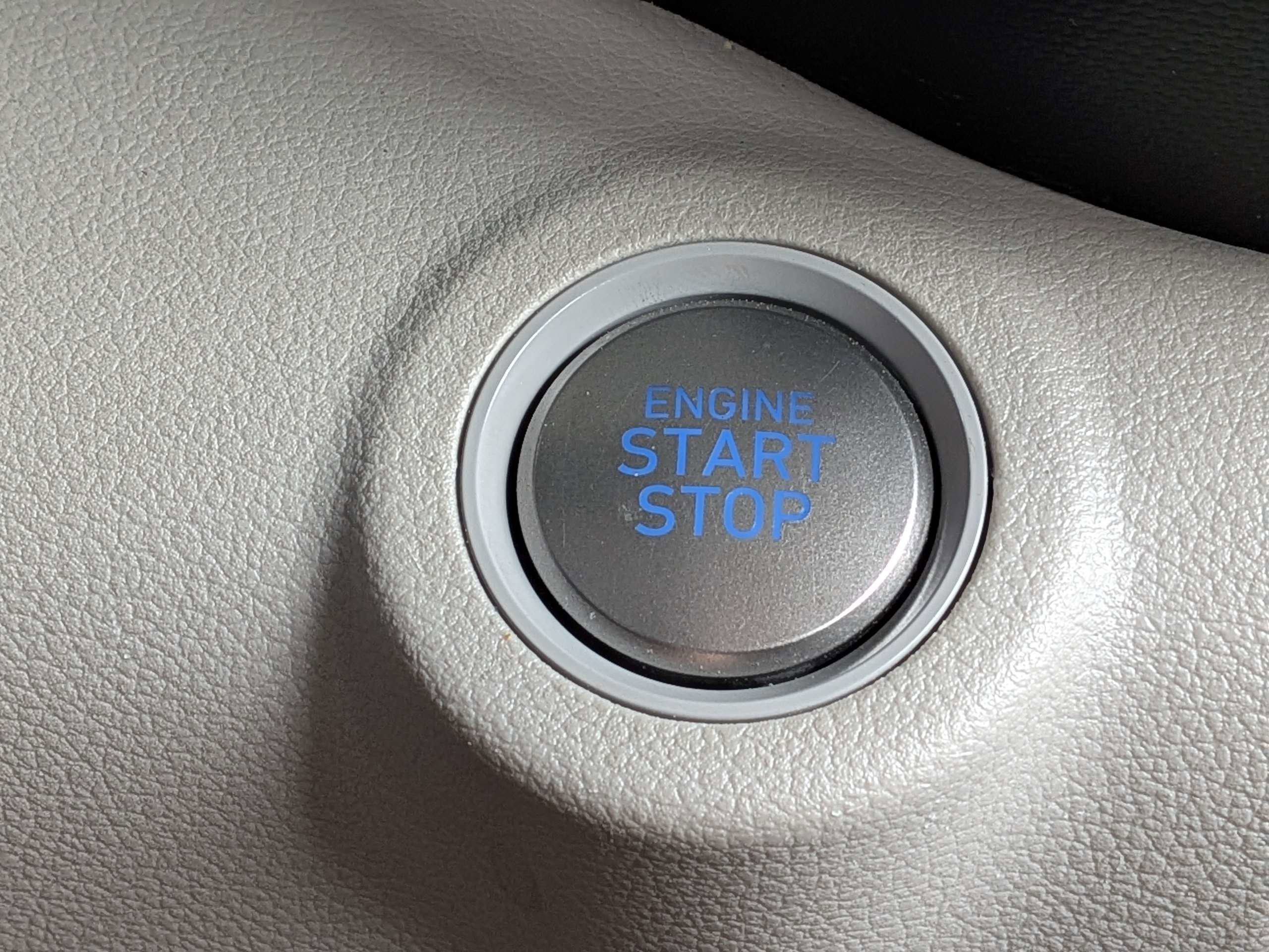 Used 2025 White Hyundai SEL image 28