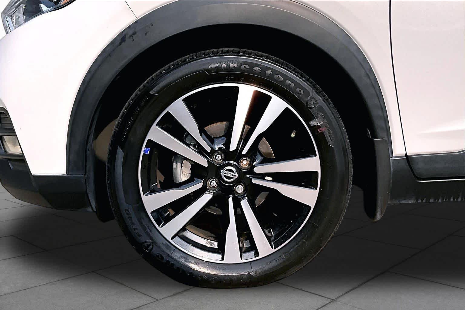 Used 2020 Aspen White/Super Black Nissan SR image 10