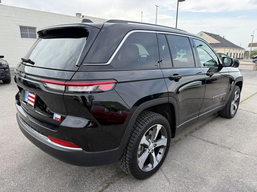 Used 2022 Black Jeep 4xe image 8