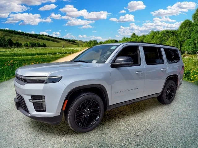 New 2026 Silver-Zynith Exterior Paint Jeep Limited Reserve image 3