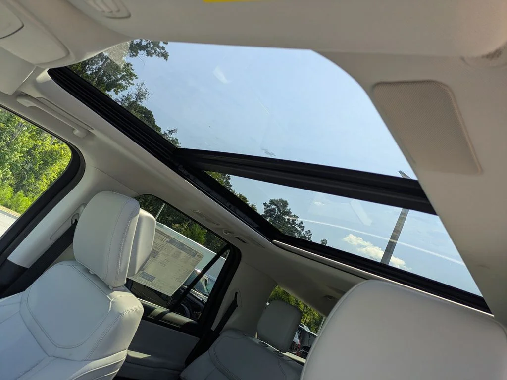 New 2027 Star White Metallic Tri-Coat Ford Platinum image 26