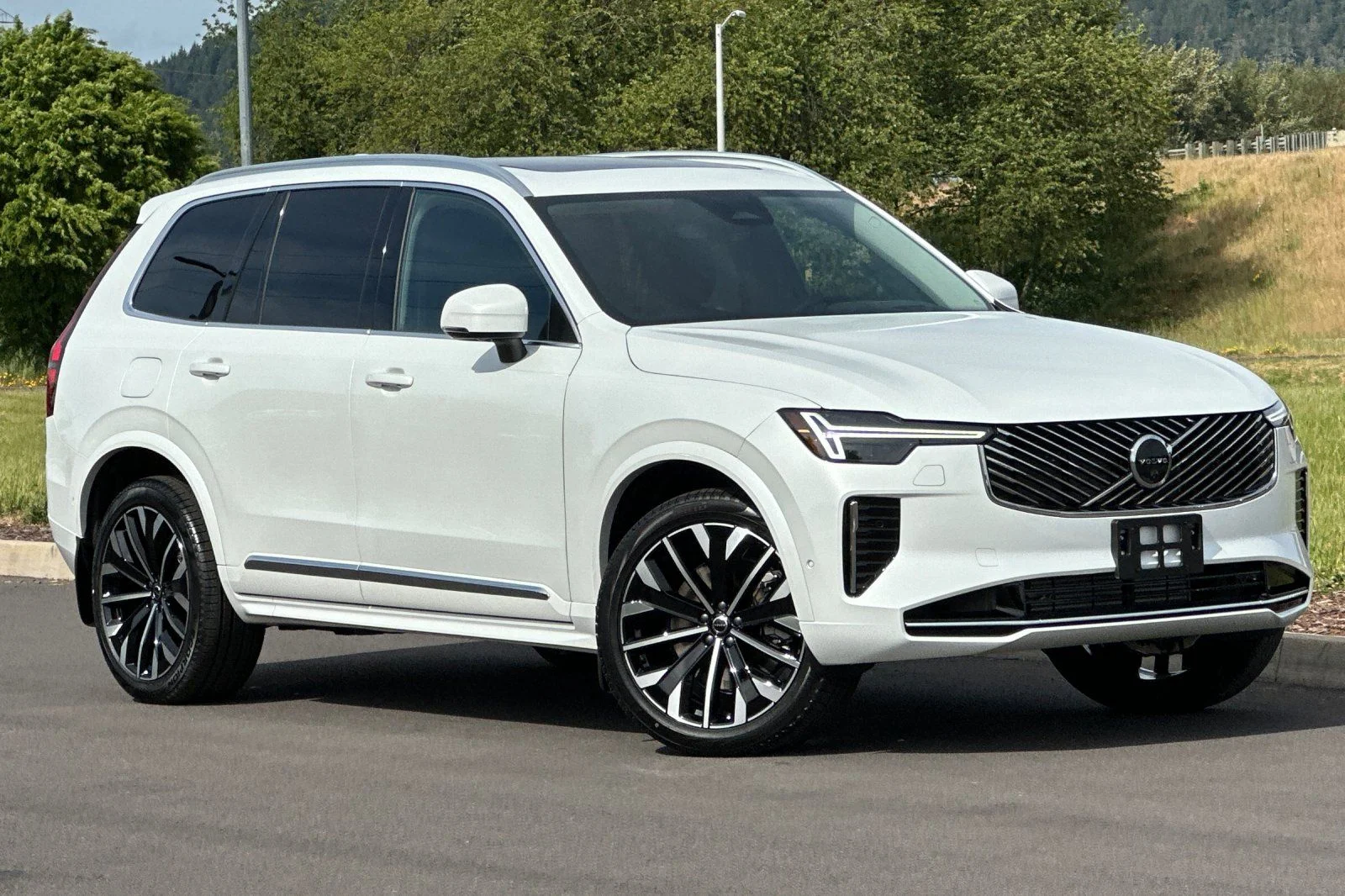 2026 Volvo XC90 T8 Recharge Ultra Bright 4WD's photo