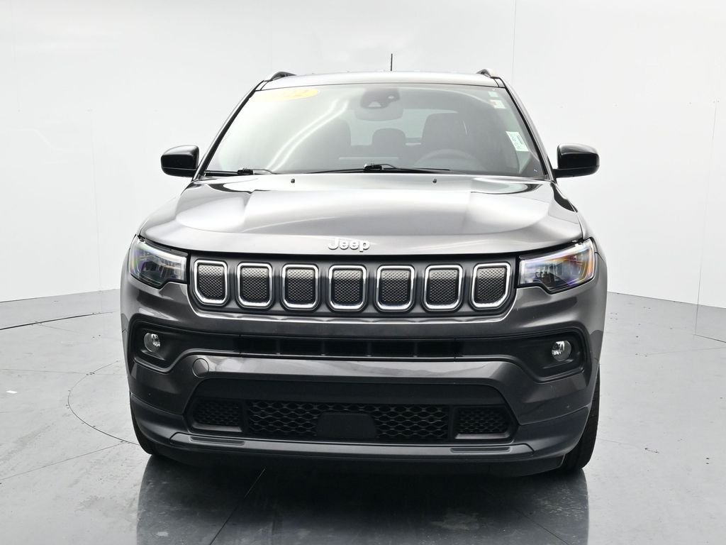 Used 2022 Gray Jeep Latitude image 3