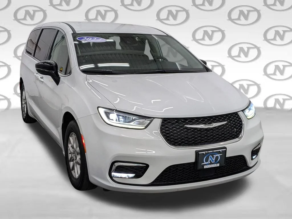 Used 2024 White Chrysler Touring L image 22