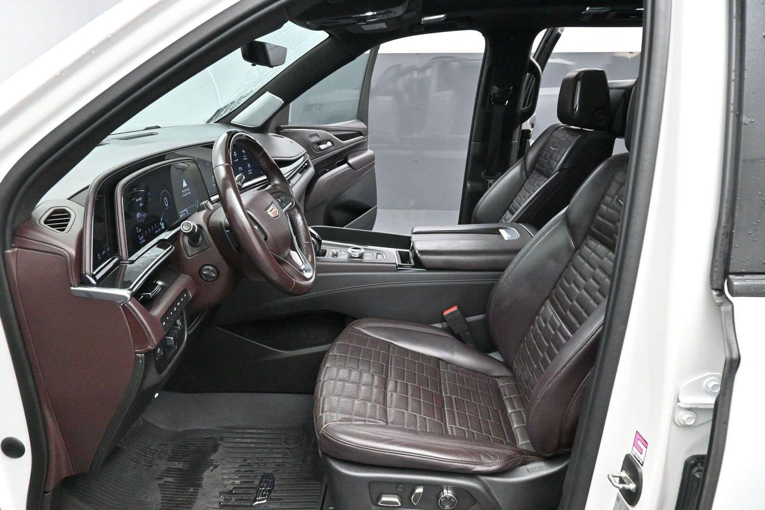 Used 2021 Crystal White Tricoat Cadillac Sport Platinum image 13