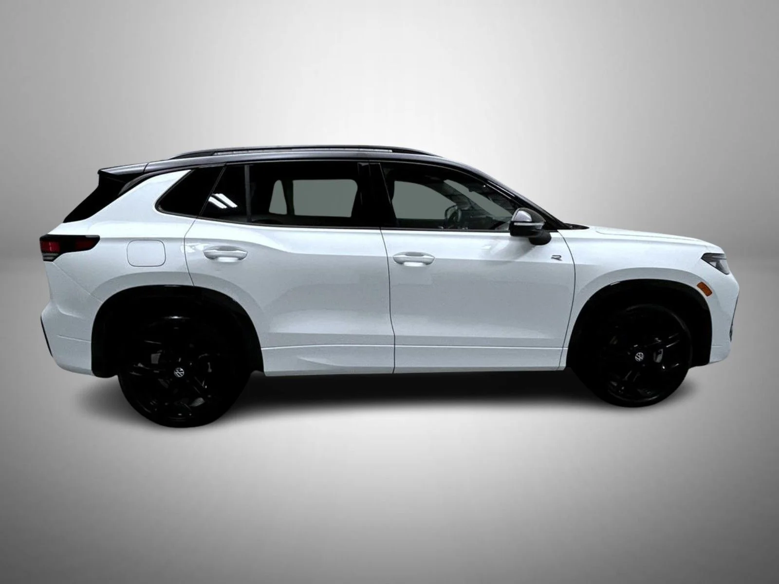 Used 2025 White Volkswagen 2.0T SE R-Line Black image 4