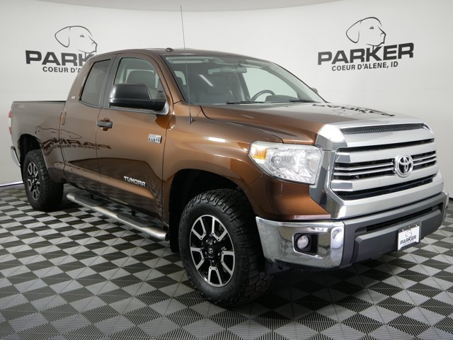 Used 2017 Sunset Bronze Mica Toyota Double Cab SR5 w/ TRD Off-Road Pkg image 4